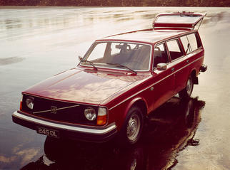 1974 240 Combi (P245) | 1974 - 1993